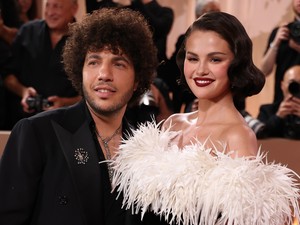 Selena Gomez és Benny Blanco csókolózós fotójába te is belepirulsz, csak úgy tombol közöttük a kémia