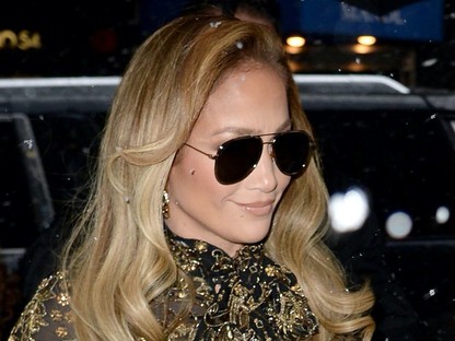 Jennifer Lopez ebben a télies, elegáns összeállításban szinte felismerhetetlen