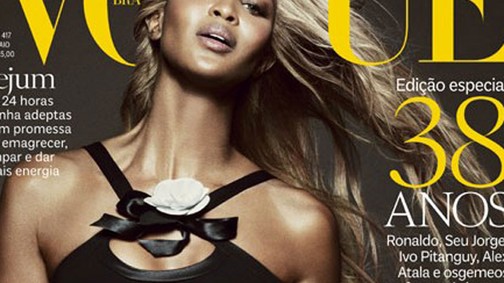 Szőkén is szuperszexi Naomi Campbell