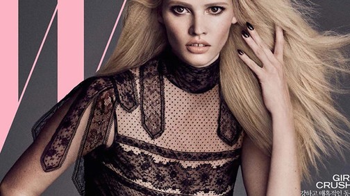 18+ A divatvilág kebelcsodája megint meztelen!