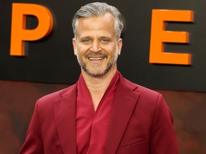 Rami Malek is megdicsérte Haumann Máté öltözékét az Oppenheimer bemutatóján