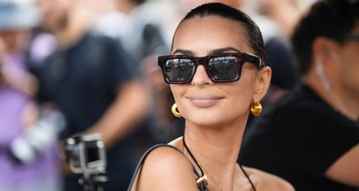 Emily Ratajkowski merész szettel nyitotta meg az Uggs szezont