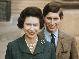 21 megható fotó Erzsébet királynőről és fiáról, III. Károly királyról