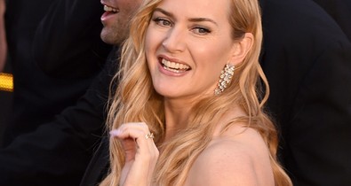 Kate Winslet várandós! Az Oscar-gálán simogatták a pocakját a kolléganők!