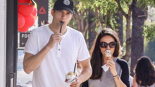 CUKIRIADÓ: Mila Kunis és Ashton Kutcher családi fagyizása