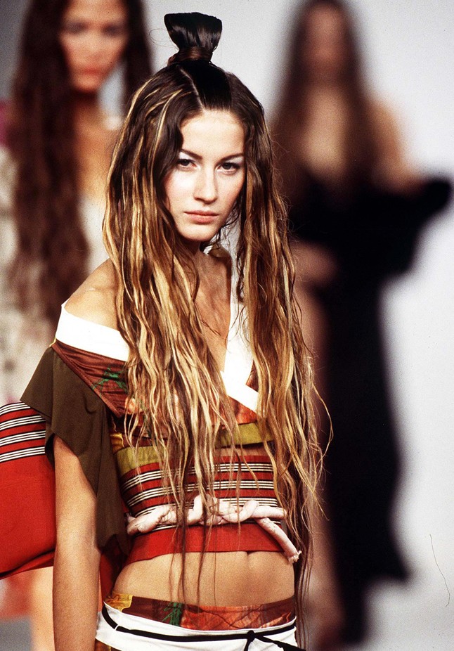 1998-ban a Jean Paul Gaultier kifutóján