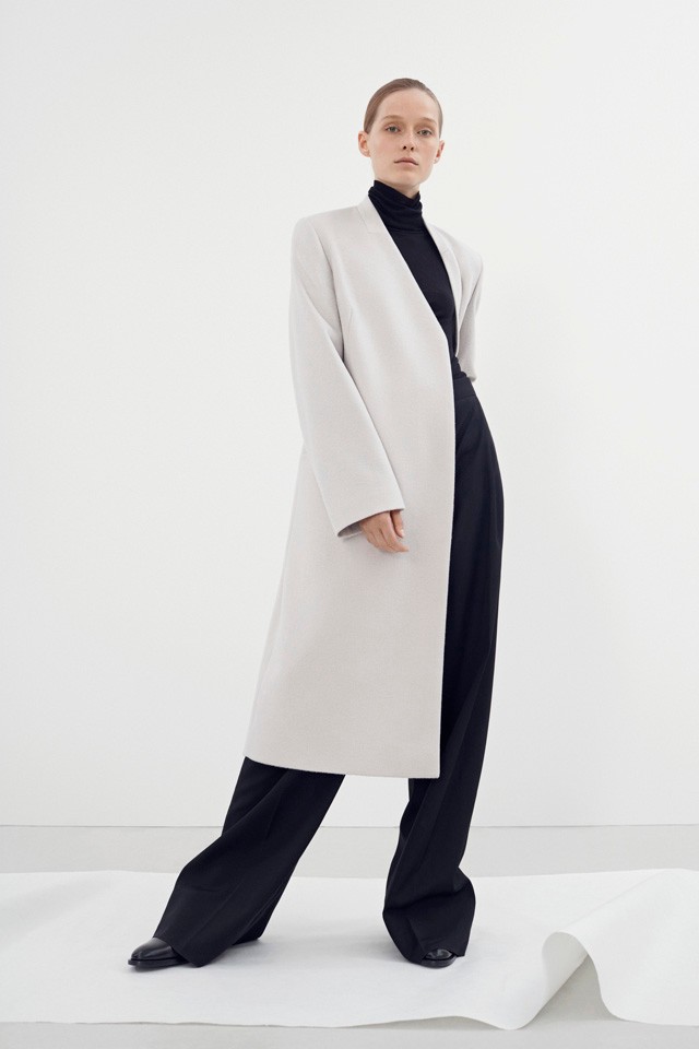 Limitált kollekciót és hiánypótló könyvet dob piacra a COS