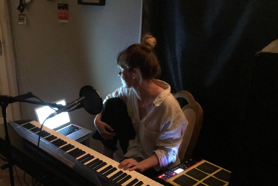 Szécsi Böbe legújabb dalát a karanténban írta és ez új lehetőségeket adott neki