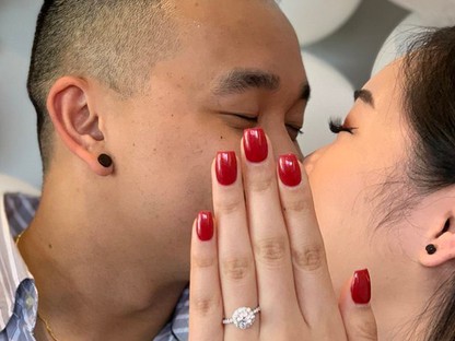 Megkérték a kezét, de nem volt manikűrözve a keze - A legviccesebb megoldás született