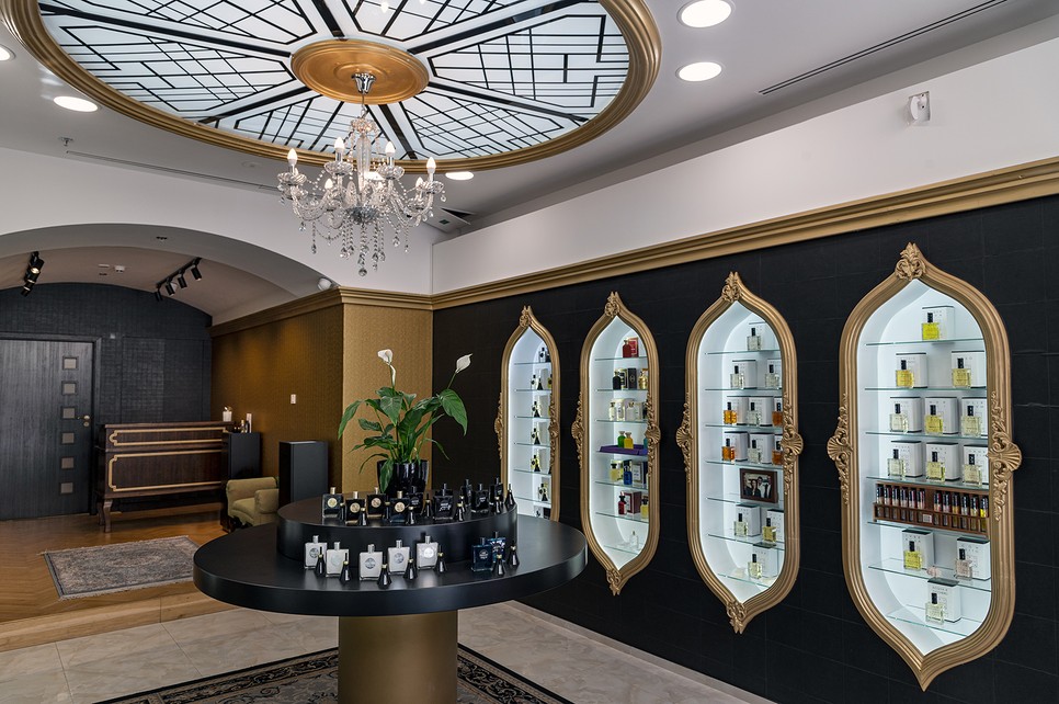 A Salon de Parfum kínálatában különféle illatanyagokkal találkozhatunk