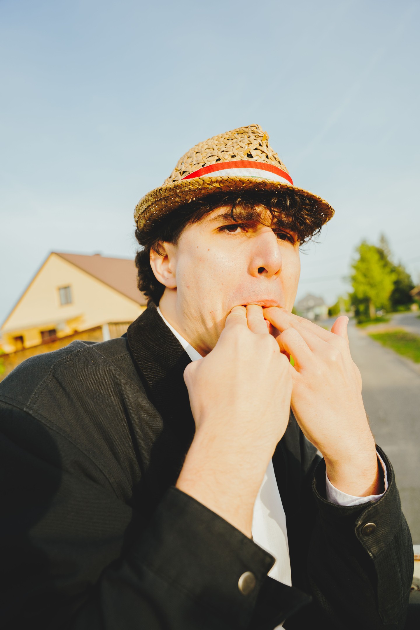 A húsvéti locsolkodást eddig ciki volt szeretni, a fiatal magyar fotós képeinek hála új értelmet kap a hagyomány