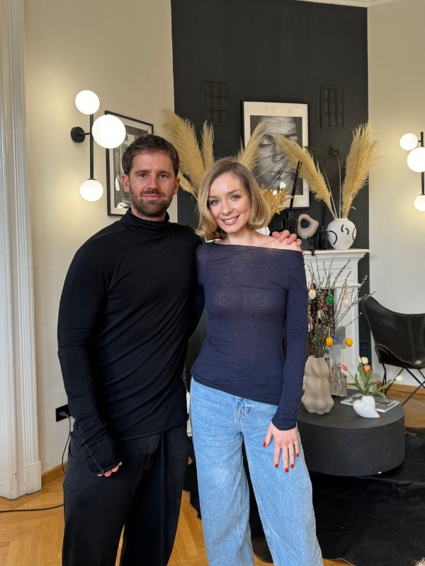 Kármán Odette klasszikus bob frizuráját Frohner Fecó készítette