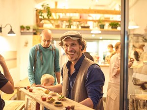 Ökotudatos ebédmenü a Parlament közeléből biciklis házhozszállítással