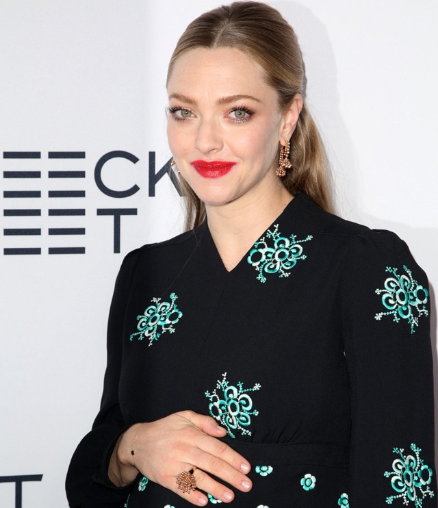 Amanda Seyfried várandósan a vörös szőnyegen