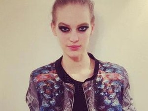 Axente Vanessa Szegedi Kata bomberdzsekijében