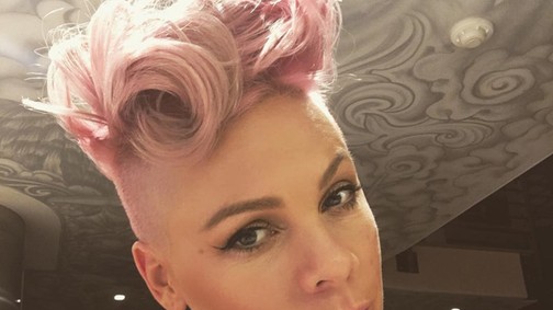 Pink lőtte az év legdicsőbb szelfijét!