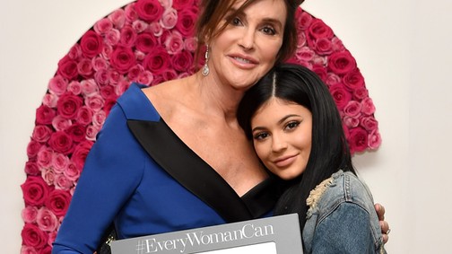 Kylie Jenner most sokkal jobban ragaszkodik apukájához, Caitlyn Jennerhez mint bármikor. Ezért!