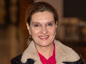 Janza Kata számára fontos a jótékonykodás, egy kerekesszékes kislány különösen közel került a szívéhez