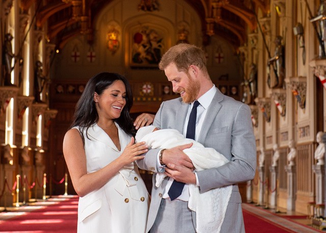 Meghan Markle és Harry első képei a babával