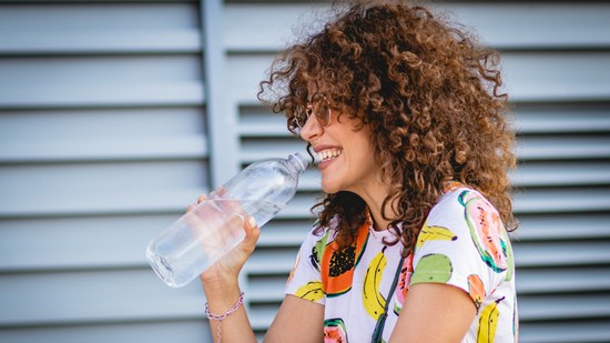 Ezért érdemes kipróbálni a vízböjtöt: nem is gondolnád, milyen csodát művel a testeddel