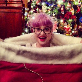 ...az megkapja Kellyt karácsonyra!