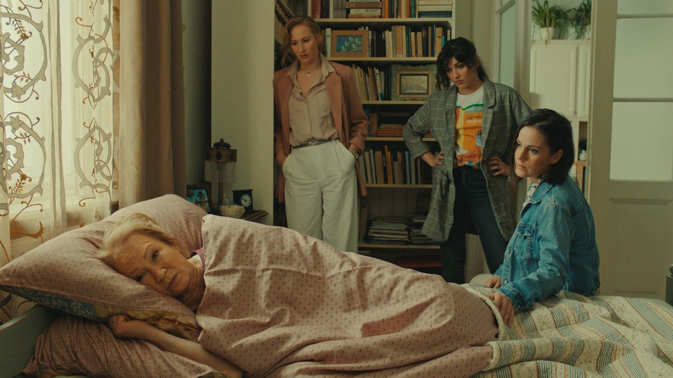 Sokan kezdenek gyászfeldolgozási célból futni, egy közös futóverseny pedig tökéletes motiváció a rendszeres edzésekhez - Udvaros Dorottya, Tenki Réka, Trill Beatrix és Lovas Rozi a Futni mentem egyik jelenetében