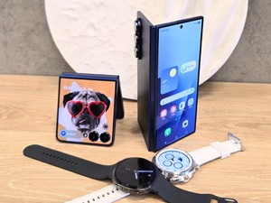 Trendi, okos, sokáig bírja: Megérkeztek a Samsung legújabb kinyitható készülékei