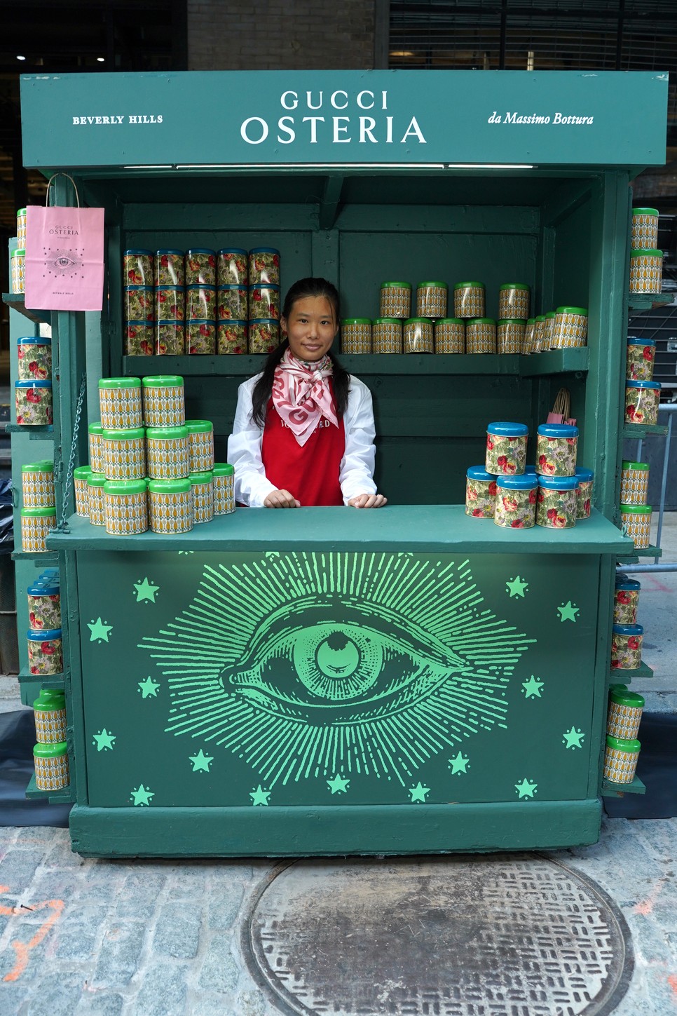 A Gucci Osteria kioskja a 2022-es VOGUE World-ön