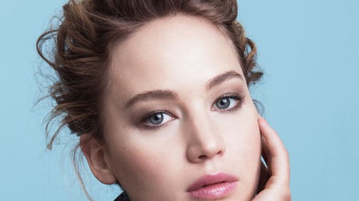 A Dior is Jennifer Lawrence függő