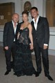 És íme, Jennifer Lopez Met-gála debütálása 2004-ben, Domenico Dolce és Stefano Gabbana karjai közt