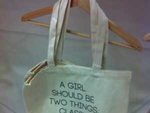 KlassDSign Tote Bags: Stílusos táskák minden ruhatárhoz