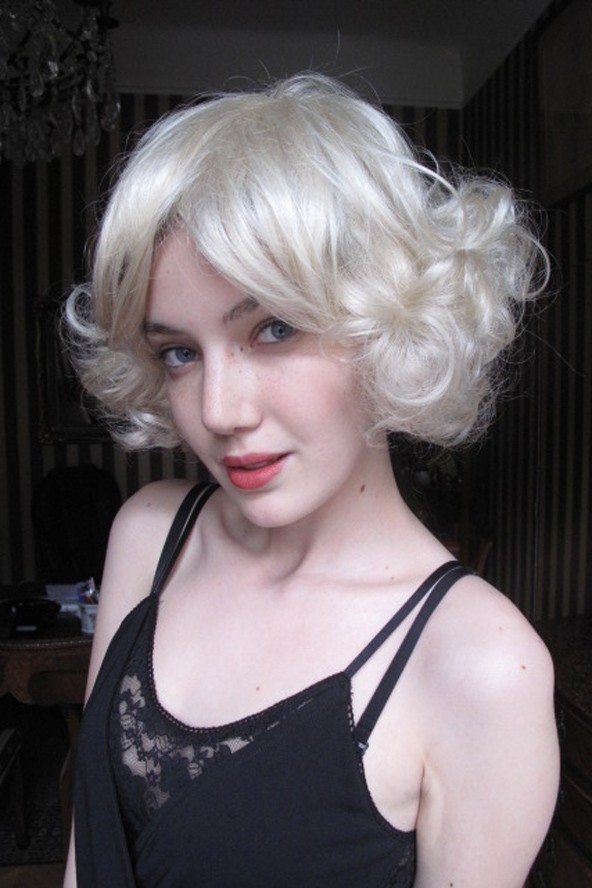 De Esti Laurának is remekül állnak Marilyn loknijai.