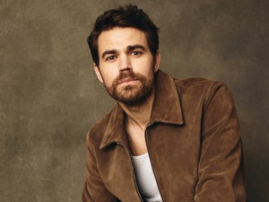 Újra megnősült a Vámpírnaplók színésze, ez a gyönyörű nő Paul Wesley felesége