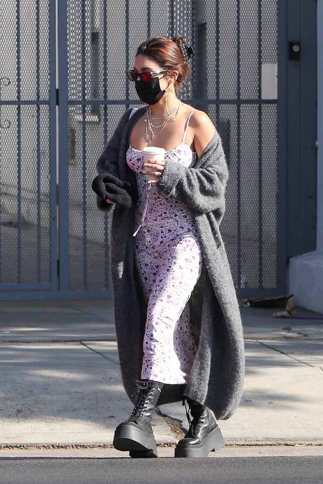 Vanessa Hudgens megmutatta, hogy mi lesz a tél legnagyobb cipőtrendje