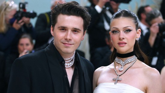 Brooklyn Beckham felesége, Nicola Peltz csipkebugyiban ment randizni, és ki is merült ennyiben a szettje - Glamour