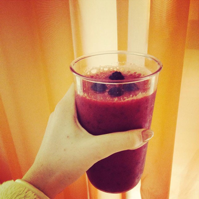 A modell lassan felépül