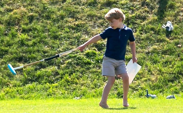 György herceg pólóütővel