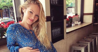 Itt van Candice Swanepoel terhes meztelenkedése is!
