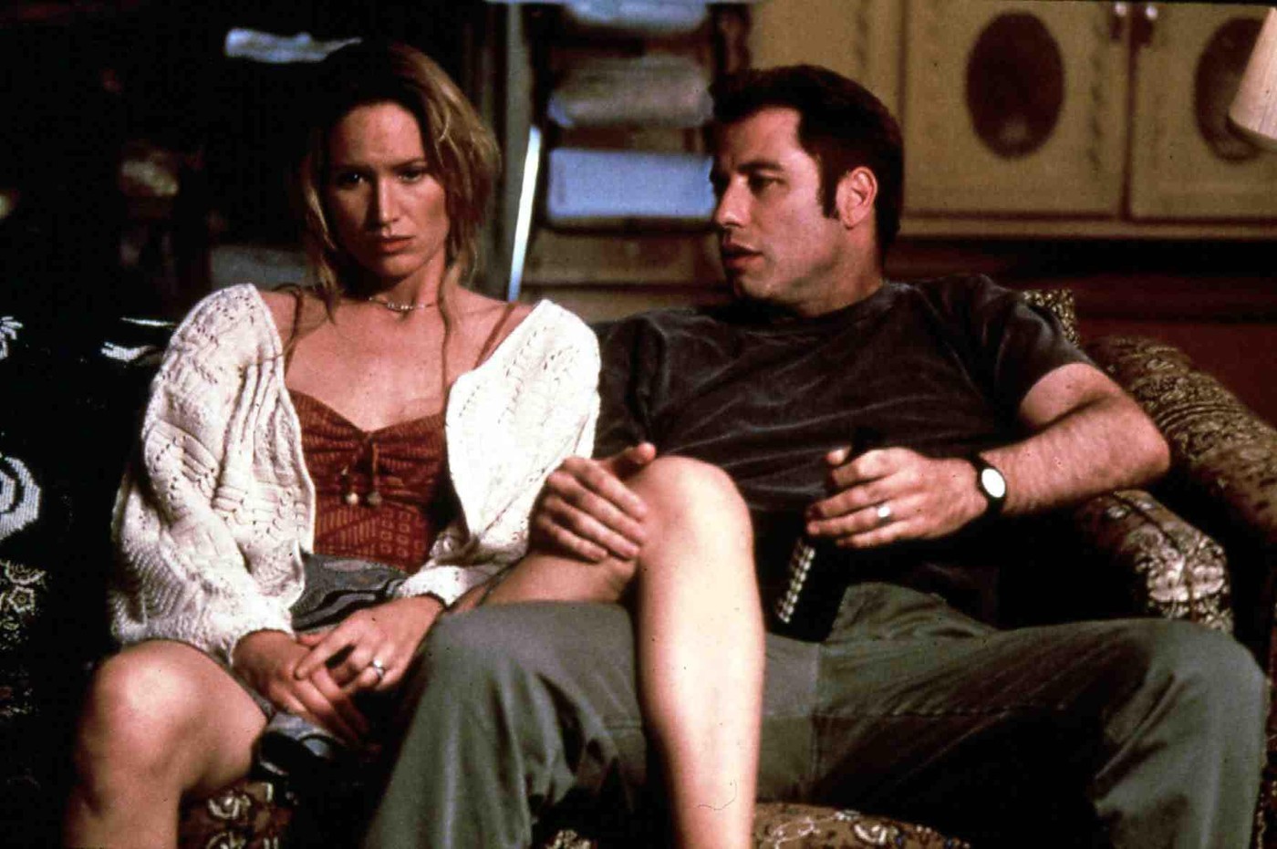 Itt az 1995-ös Feketén-fehéren című filmben látható John Travolta oldalán.