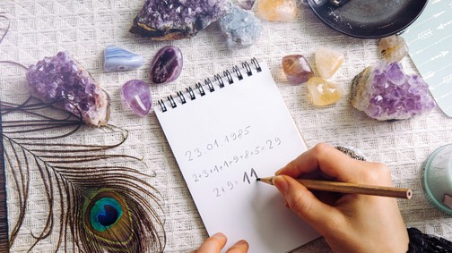 Állandóan szembejön veled a 11-es, a 22-es vagy a 33-as szám? Nem véletlen, nagyon fontos jelentésük van számodra