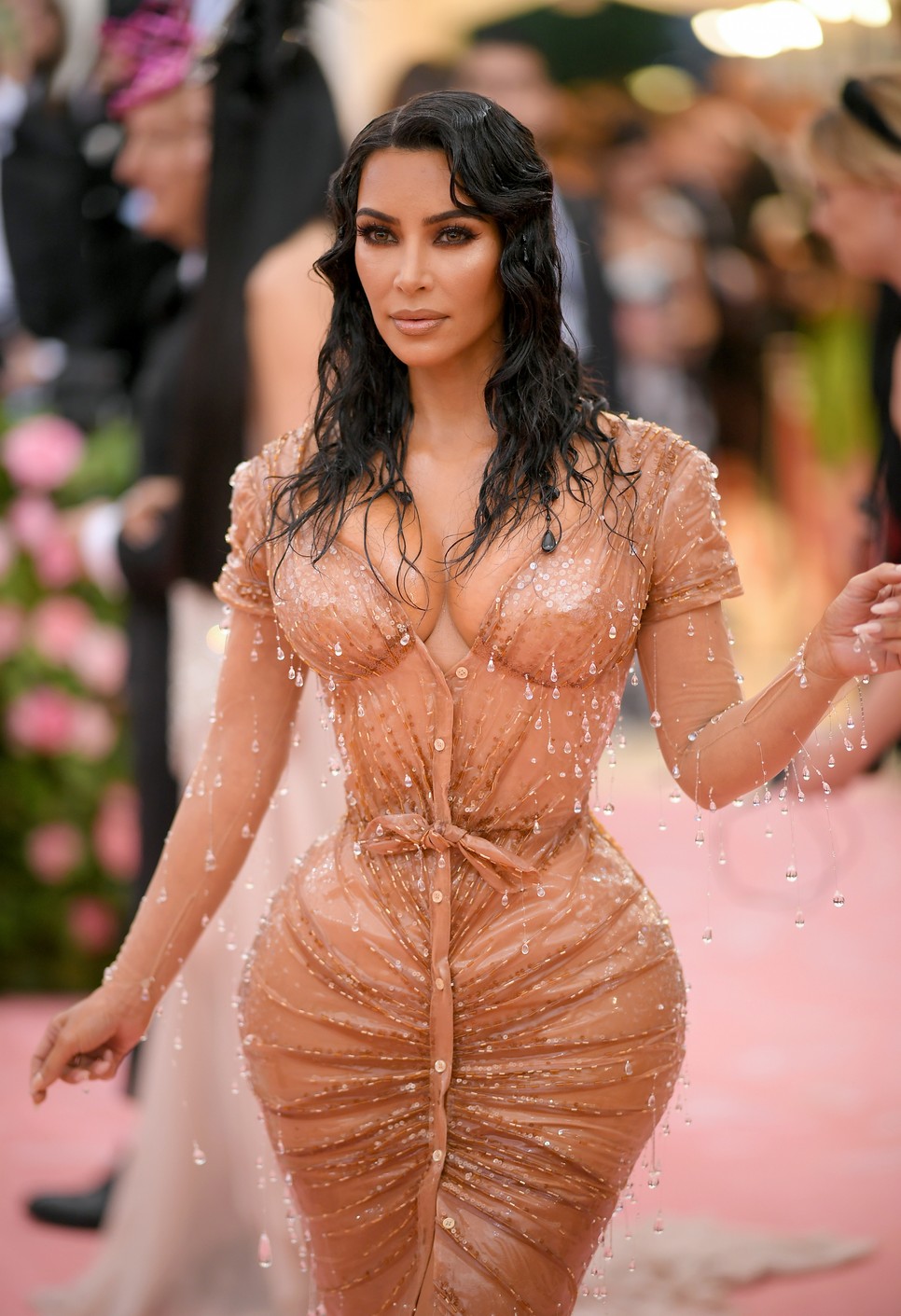 Kim Kardashian egyedi tervezésű Mugler kreációban a 2019-es Met gálán