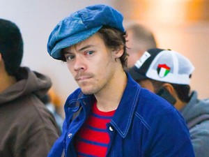 Harry Styles manikűrje fogadjunk, hogy színesebb, mint tiéd