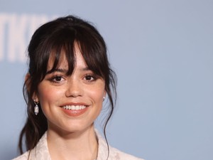 Jenna Ortega új szintre emelte a meztelenruha fogalmát