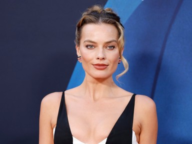 Margot Robbie álomszép ruhájából csak úgy árad a meztelenség, nem lehetett másra figyelni a vörös szőnyegen