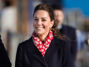 Elképesztően sikkes Kate Middleton kabátja, alatta egy Zara ruhát visel