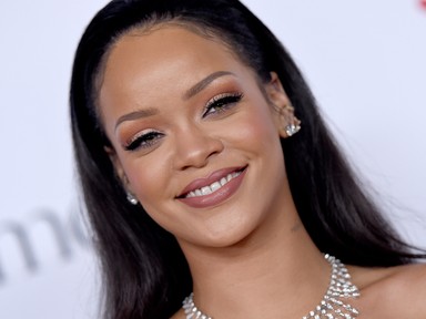 Rihanna rózsaszínű terhes ruhájára senkinek egy szava sem lehet