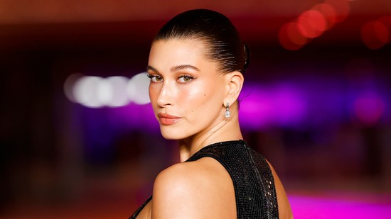 Hailey Bieber új hajszínre váltott, valami álomszép lett a végeredmény
