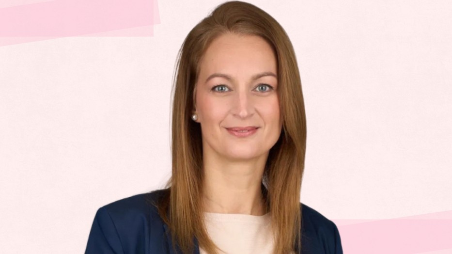 A monokróm, pasztell árnyalatok széles skáláját felvonultató öltözködés minimalista, mégis üde és friss, ahogy azt Forsthoffer Ágnes kifinomult stílusa is megmutatja nekünk.