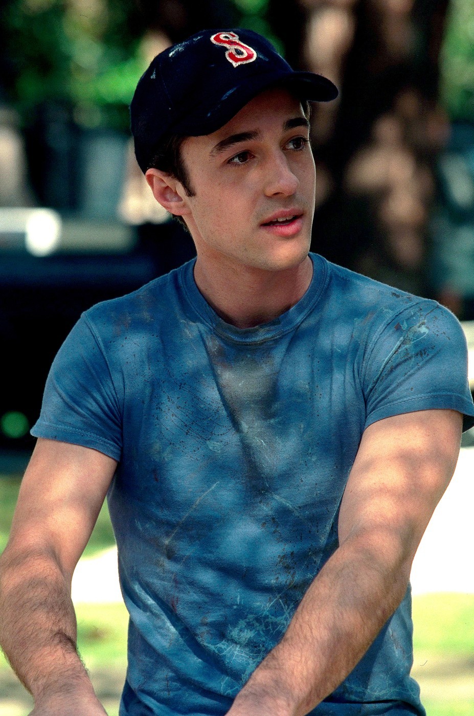 Kevin volt a banda lelkiismerete, és a legromantikusabb srác a csapatból. Mindig komolyan gondolta a kapcsolatait, és sokkal inkább álmodozott az örök szerelemről, mint a vad bulikról. Néha kicsit túlságosan is komolyan vette magát – de pont ettől volt annyira szerethető.