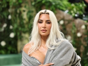 Kim Kardashian irreálisan vékony darázsdereka ellopta a show-t a Met-gálán
